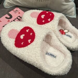 BORN Mushroom Cozy Slippers S/M (5-8)